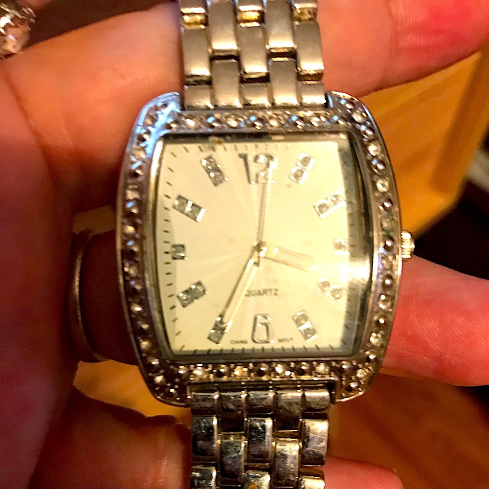 Quartz watch Beautiful still in very good shape bought at Avenue